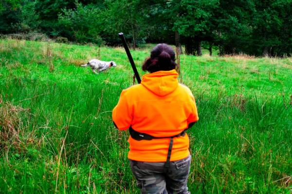 pulverieres-ouverture-de-la-chasse-avec-des-jeunes-femmes-da_7493452.jpeg